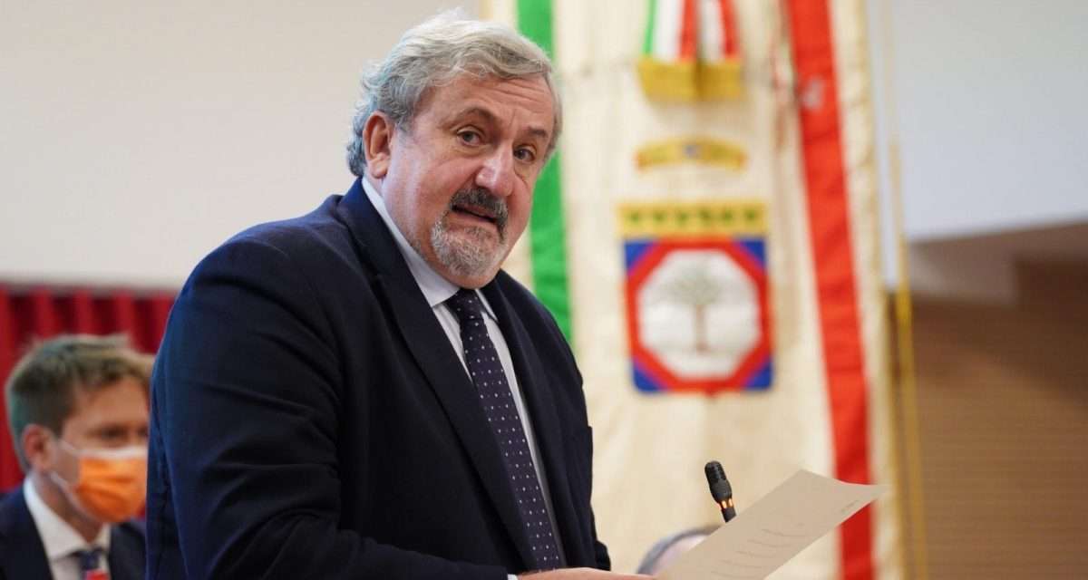 Rinnovabili: Ritardi sul PNRR. L’allarme di Emiliano, “sicuri che il Governo voglia incentivarle”?