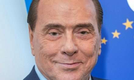 Berlusconi: dopo 10 giorni di terapia intensiva arriva in reparto. Cauto ottimismo dei medici