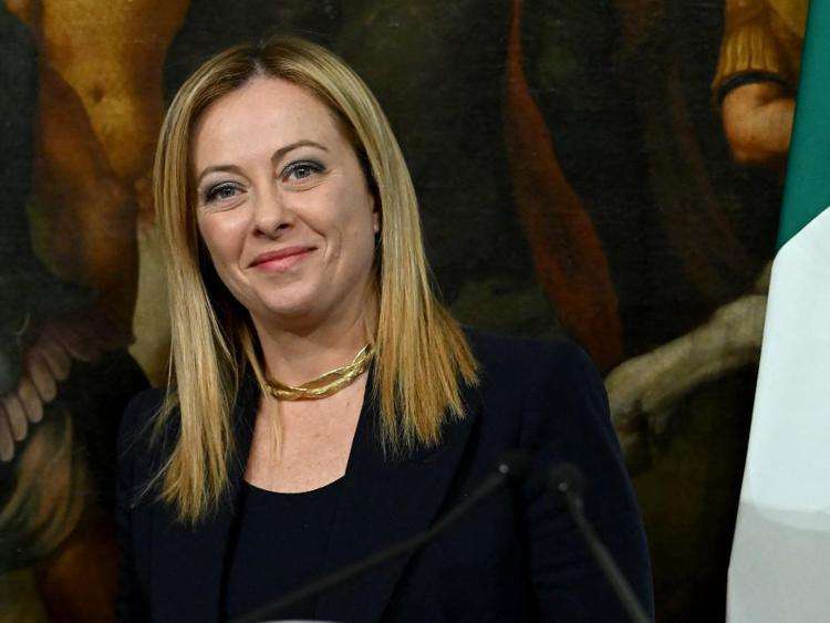 Tassa sugli extraprofitti, Reddito di Cittadinanza, Pnrr, Salario minimo: “Gli appunti di Giorgia” e i piani di Governo