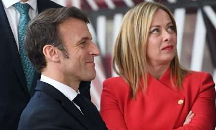 Meloni vola a parigi per incontrare Macron, sul tavolo diversi temi: Expo 2030, Tim e la Torino-Lione