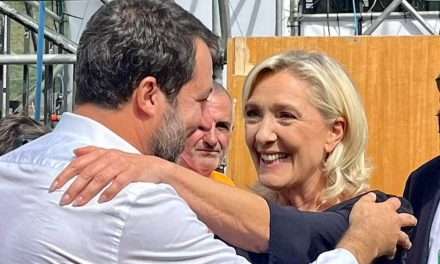 Pontida, Marine Le Pen elogia Matteo Salvini. Il vicepremier assicura: “Macron e Le Pen? Tutta la vita con Marine”