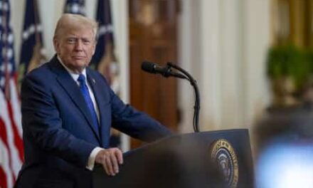 Trump, calo di fiducia nei sondaggi