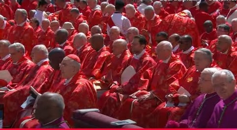 L’ultimo abbraccio del mondo a Francesco. Nell’omelia del cardinale Re, i punti chiave del pontificato di Bergoglio