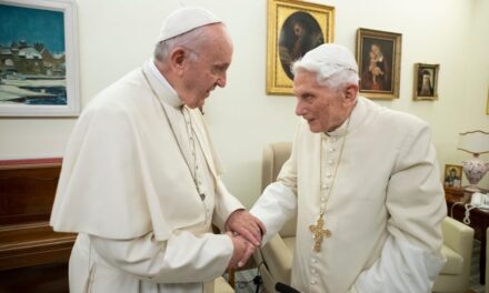 Il tempo dei due Papi. Francesco e la coabitazione con Ratzinger