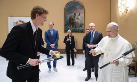Sinner incontra Papa Leone XIV: tra battute e tennis