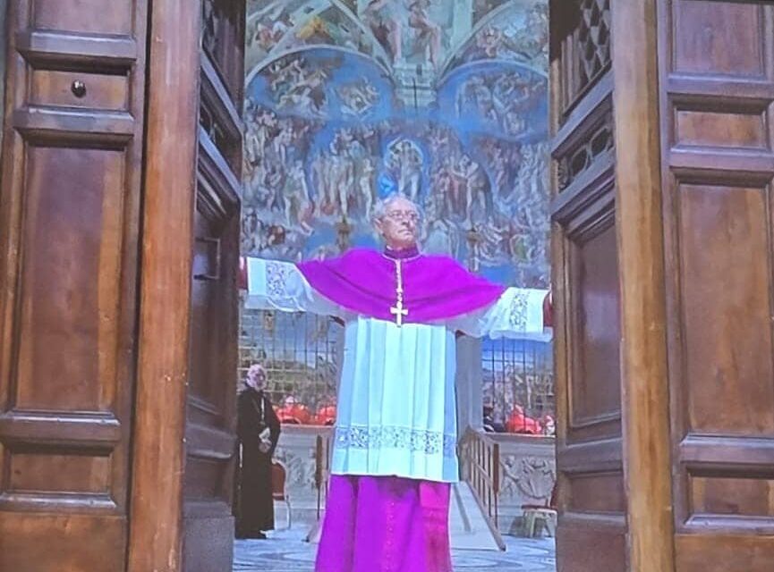 Inizia il Conclave: tra ritualità e storia, il mondo attende la fumata bianca