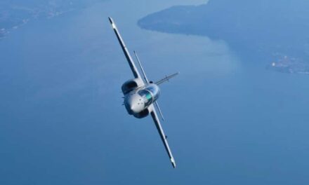 L’M-345 entra in servizio: l’Italia innova l’addestramento militare con il nuovo jet di Leonardo