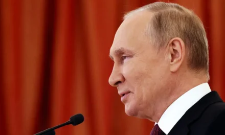 Putin difende l’Iran e accusa Israele: “Nucleare pacifico legittimo”