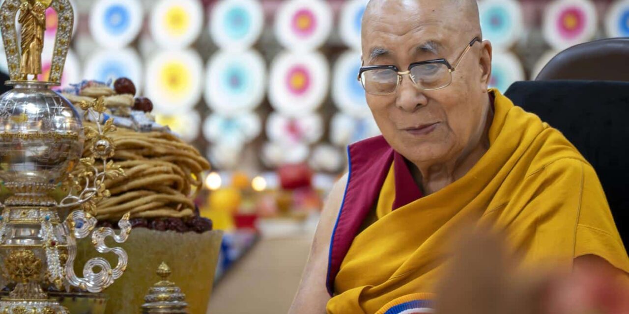Reincarnazione del Dalai Lama: il leader spirituale sfida la Cina e traccia il futuro del Tibet