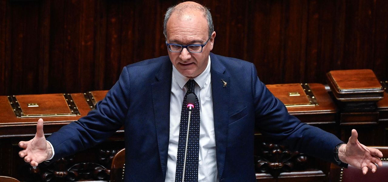 Educazione sessuale a scuola, scontro alla Camera: tensioni tra governo e opposizione dopo la retromarcia della Lega