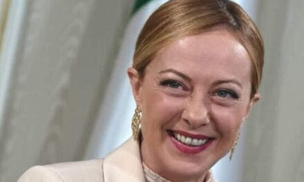 Manovra 2026, Meloni: “Più fondi ai Comuni e nessun taglio”. Schlein: “La premier prende in giro i sindaci”