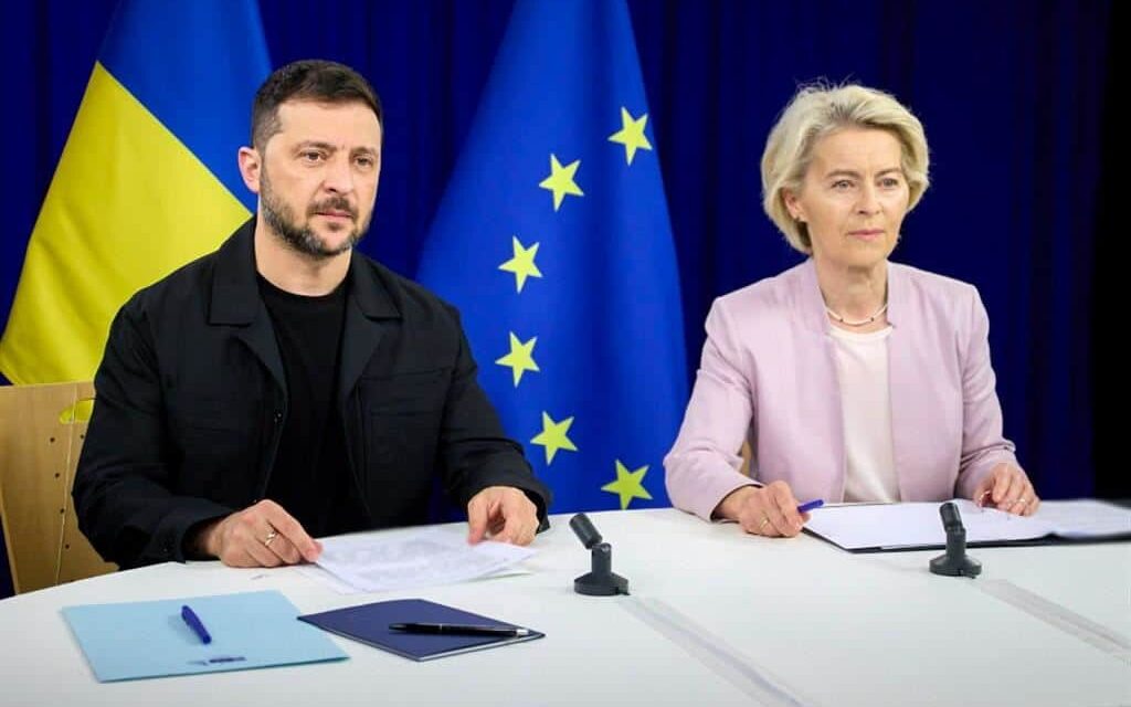 Vertice alla Casa Bianca: colloqui a porte chiuse tra Trump e Zelensky, Kiev offre maxi-intesa sulle armi Usa