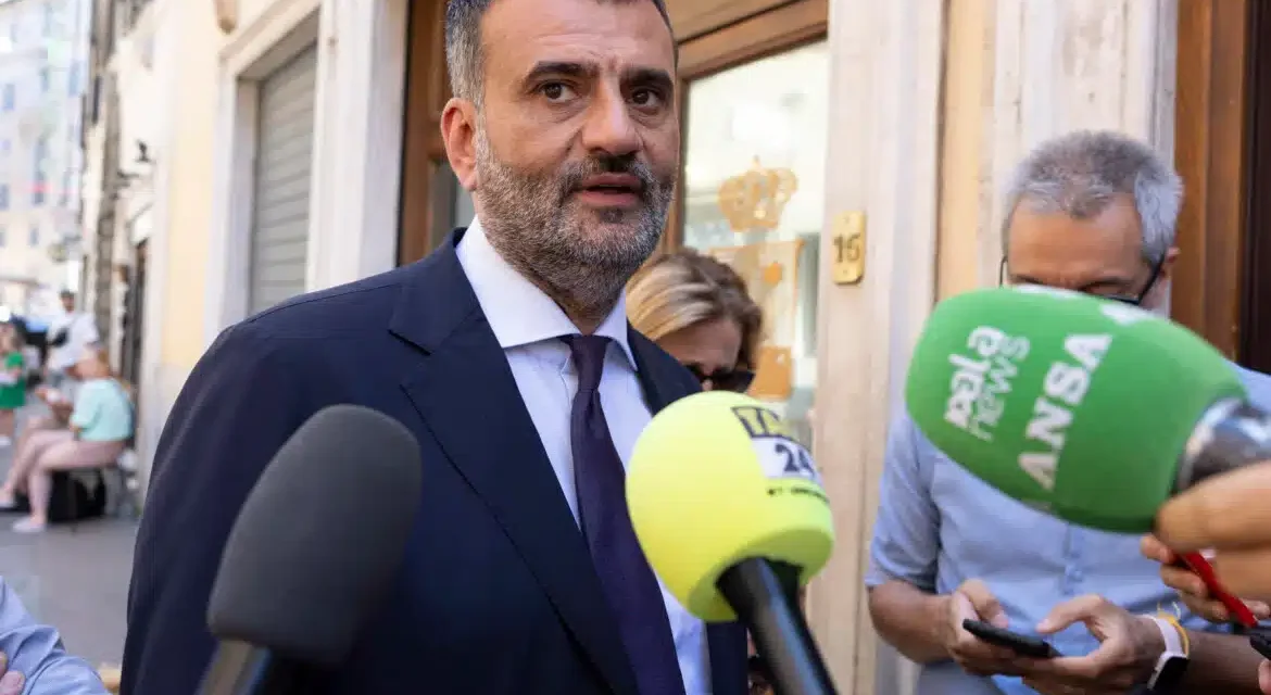 Puglia, Decaro: «Se c’è Vendola non mi candido»