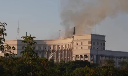 USA e UE rafforzano il fronte delle sanzioni contro la Russia. Mosca: “Nessun effetto sull’economia”