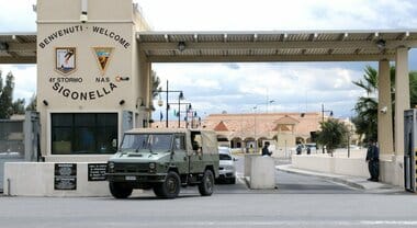 Sigonella, atterrano tre aerei israeliani:è polemica