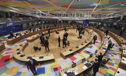 Prestito all’Ucraina con fondi russi congelati: l’UE rinvia la decisione