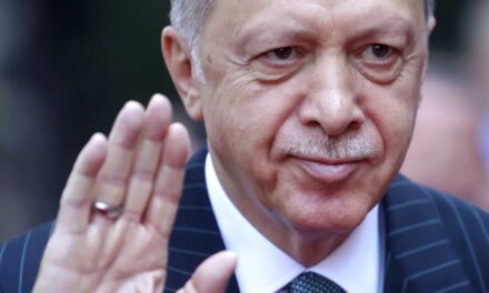 Archiviata la causa contro Özgür Özel: il leader dell’opposizione turca resta alla guida del CHP