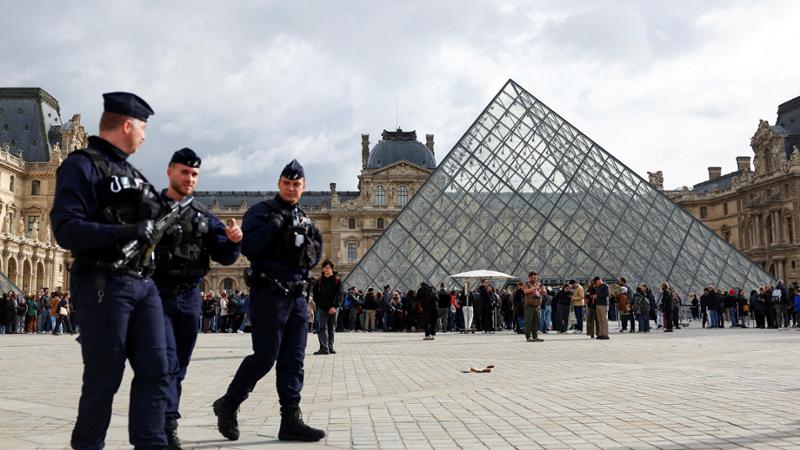 Dopo il furto, il Louvre rilancia: 80 milioni per una sicurezza senza precedenti