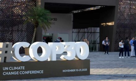 COP30 verso la chiusura: trovata un’intesa di compromesso sulla transizione dai combustibili fossili
