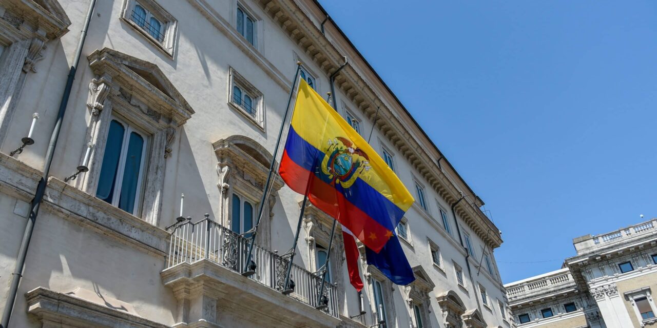 Ecuador dice “no” alle basi militari straniere: bocciato il referendum voluto da Noboa