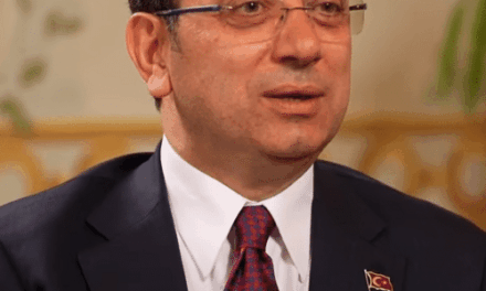 Turchia, il sindaco di Istanbul İmamoğlu rischia 2.430 anni di carcere: 142 capi d’accusa