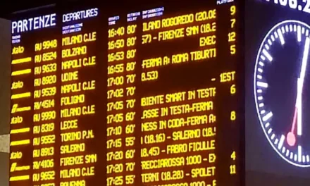 Alta velocità nel caos tra Roma, Napoli e Firenze: sabotaggi ai cavi, treni in forte ritardo