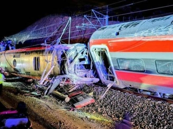 Spagna, tragedia ferroviaria ad Adamuz: due treni ad alta velocità si scontrano