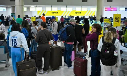 Caos voli nei Caraibi dopo il blitz Usa in Venezuela: spazio aereo evitato e centinaia di cancellazioni