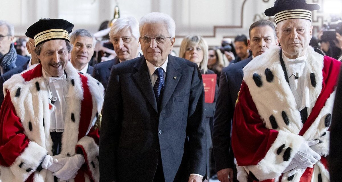 Giustizia, Mattarella presiede il Csm e richiama al rispetto