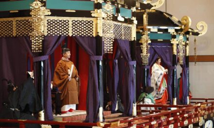 Il Giappone sollecita una riforma per la successione ma resta il veto sulle donne