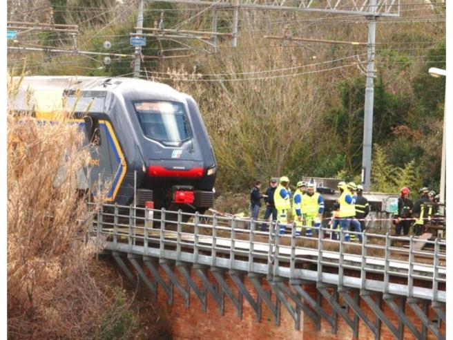 Sabotaggi ferroviari tra Bologna e Marche: un testo online rivendica l’azione e rafforza la pista anarchica
