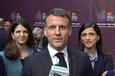 Francia, Macron lancia l’allarme dopo l’omicidio Deranque e attacca Meloni: tensione alta a Lione