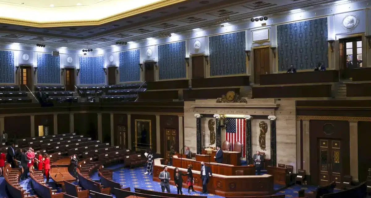 Usa, la Camera blocca i dazi al Canada: sei repubblicani votano contro Trump