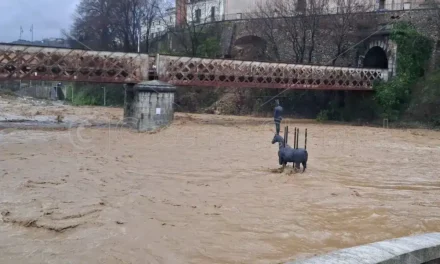 Maltempo al Sud: esonda il Crati in Calabria, evacuazioni a Fiumicino e oltre duemila interventi