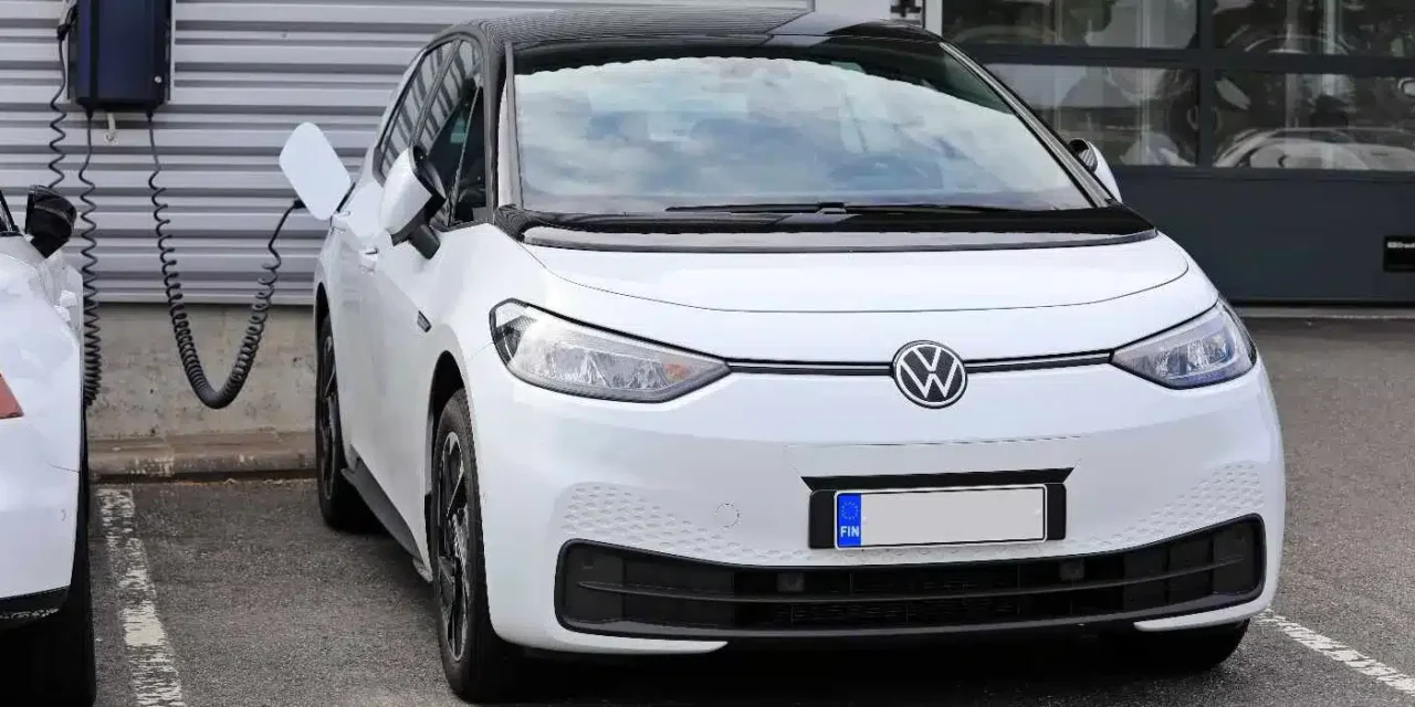 Bruxelles verso l’obbligo del 70% di componenti Ue per le auto elettriche