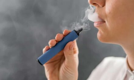 Polmoni a popcorn e sigarette elettroniche: i rischi nascosti