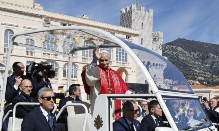 Papa Leone XIV a Monaco: appello alla pace con Alberto dal balcone del Palazzo