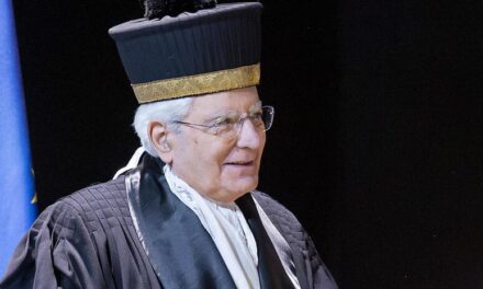 Mattarella, laurea honoris causa e Firenze: “Non lasciamo spazio alla tirannide cesarista”