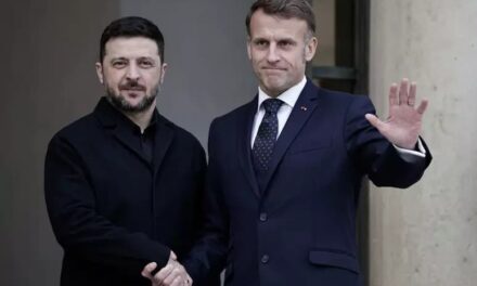 Mosca convoca gli ambasciatori di Francia e Uk. Zelensky da Macron: «Nessuno sconto alla Russia»