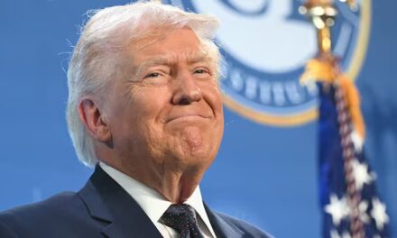 Trump da solo non ce la fa, e minaccia la Nato: “Intervenga a Hormuz, altrimenti il suo futuro sarà negativo”