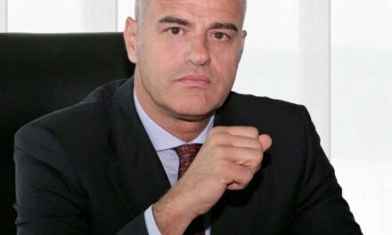 Descalzi (Eni), è necessario sospendere il bando sul gas russo che scatterà dal prini gennaio