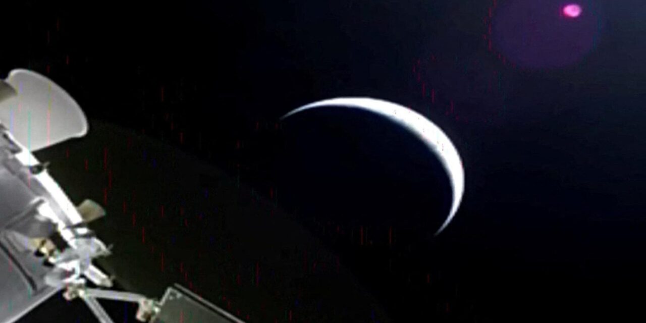 Artemis II, sorvolato il lato nascosto della Luna