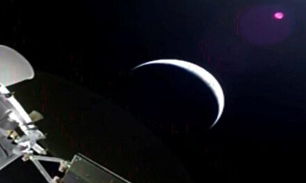 Artemis II, sorvolato il lato nascosto della Luna