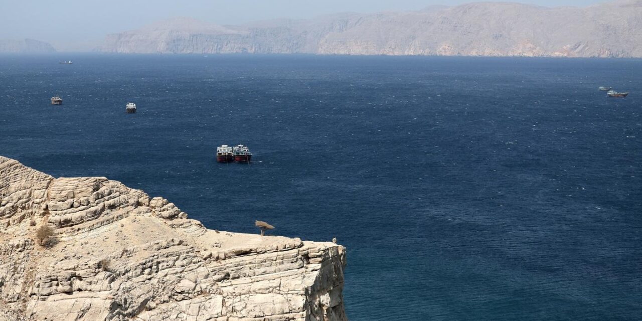  Il ministro degli Esteri iraniano Araghchi annunica,  lo stretto di Hormuz è nuovamente aperto. Ma Trump dice, il blocco rimane fino ad accordo concluso