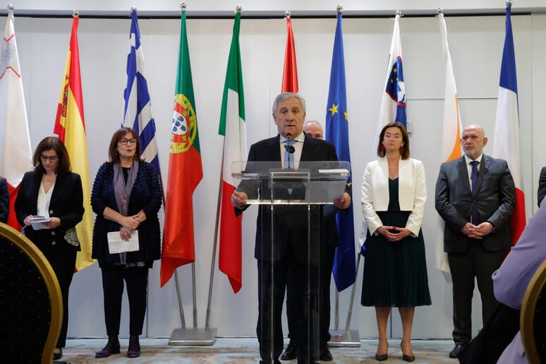 Escalation nel sud del Libano: coinvolti i militari italiani Unifil, Tajani in visita a Beirut