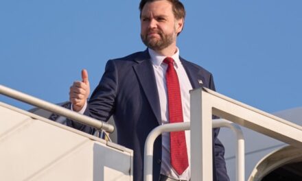 Vance rilancia le critiche al Papa: «Il Vaticano resti sulle questioni morali»