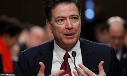 Mandato di arresto per James Comey, ex direttore FBI