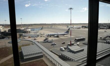 Voli più cari e meno frequenti: come la crisi in Medio Oriente cambia i viaggi aerei