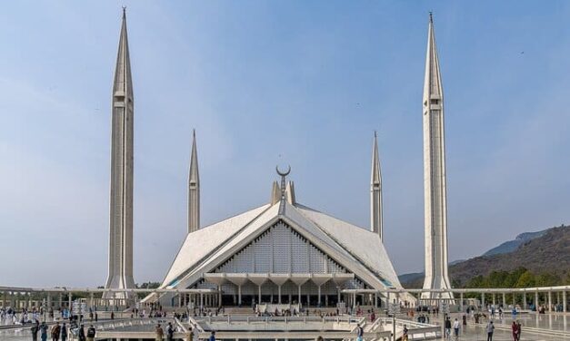 Delegazione americana a Islamabad per secondo round di negoziati, ma Iran non conferma. Il caso della nave Touska