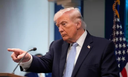 Iran, Trump: “Se non firmano un accordo colpiremo più duramente”